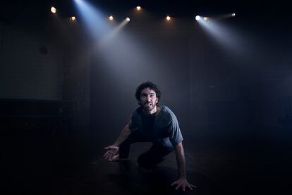 Escena de la obra 'En mitad de tanto fuego', de Alberto Conejero.