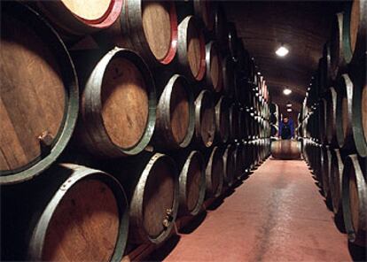 Interior de una de las bodegas del grupo Vega Sicilia.