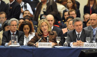 La secretaria de Estado de EE UU, Hillary Clinton, durante su participación en la Conferencia de Seguridad en Guatemala.