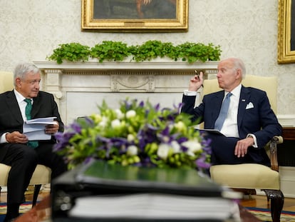 El presidente de México, Andrés Manuel López Obrador, junto a su homólogo de EE UU, Joe Biden, durante un encuentro oficial en Washington, el 12 de julio.