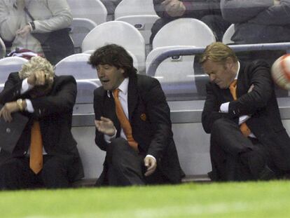 Tony Bruins, José Mari Bakero y Ronald Koeman, técnicos del Valencia, ayer en San Mamés.