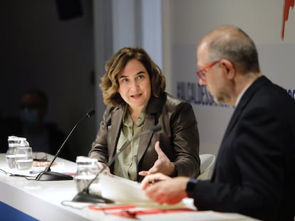 La alcaldesa de Barcelona, Ada Colau, durante su acto de inicio de año en el Colegio de Periodistas de Cataluña.