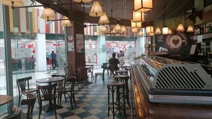 Vista del interior de un bar en Valencia.