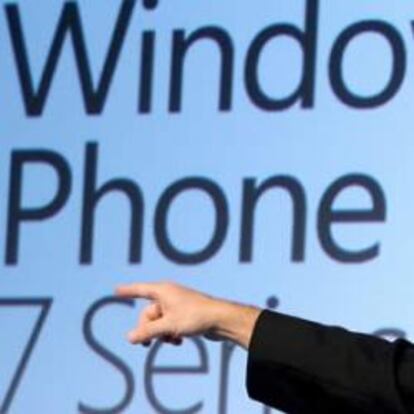 El vicepresidente de Windows Phone, Joe Belfiore, durante la presentación mundial del nuevo sistema operativo para teléfonos móviles de Microsoft Corporation, Windows Phone 7 Series.