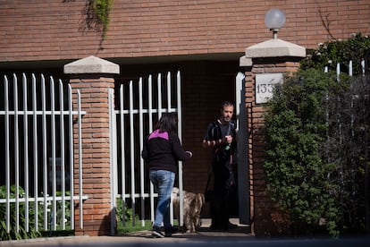 Fachada del edificio donde ocurrió el parricidio de tres niños.