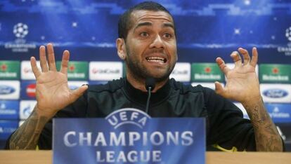 Alves, durante la rueda de prensa.