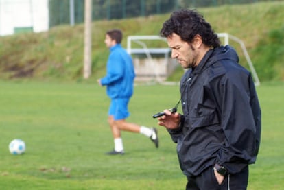 José Luis Mínguez, <i>Luisito,</i> entrenador del Racing de Ferrol, durante un entrenamiento.