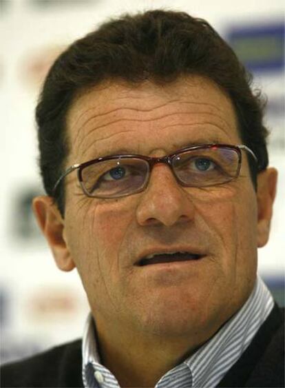 Capello, durante la rueda de prensa