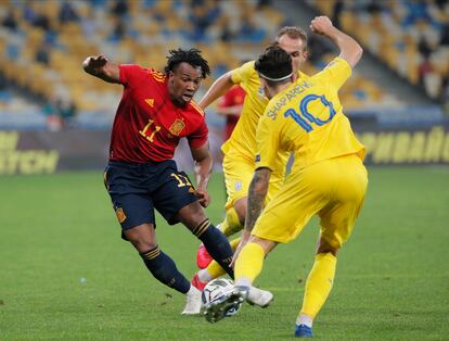 Adama Traore regatea a Shaparenko