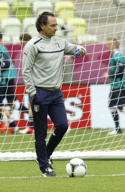 Prandelli, durante el entrenamiento.