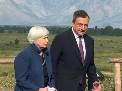 Janet Yellen, presidenta de la Fed, y Mario Draghi, del BCE, en Jackson Hole (EE UU) en septiembre.