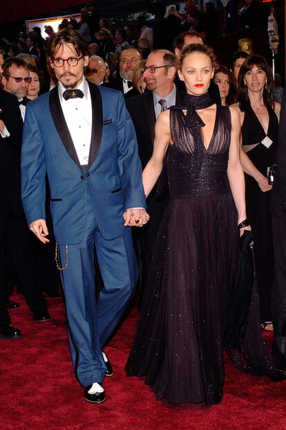 Deslumbrantes en 2005 durante la alfombra roja de los Oscars. El traje azul luego le sirvió de inspiración a Jamie Hince para casarse con Kate Moss (ex de Johnny, recordemos).