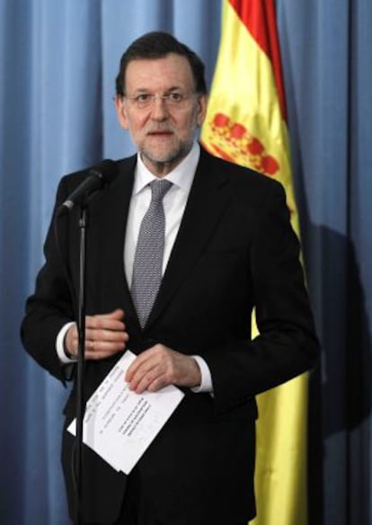 Mariano Rajoy, durante la comparecencia en la que ha estado acompañado por el presidente de Argelia, Abdelaziz Buteflika.