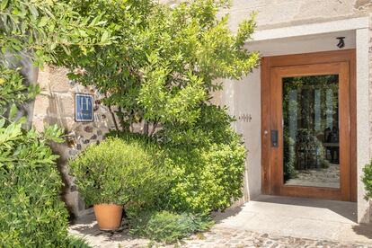 Entrada al hotel-restaurante Atrio en Cáceres este miércoles. 