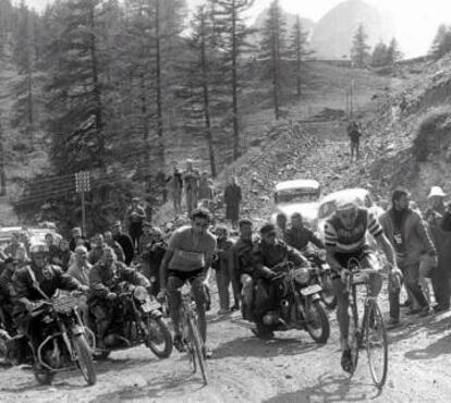 Bahamontes y Anquetil en el Col de la Forclaz.