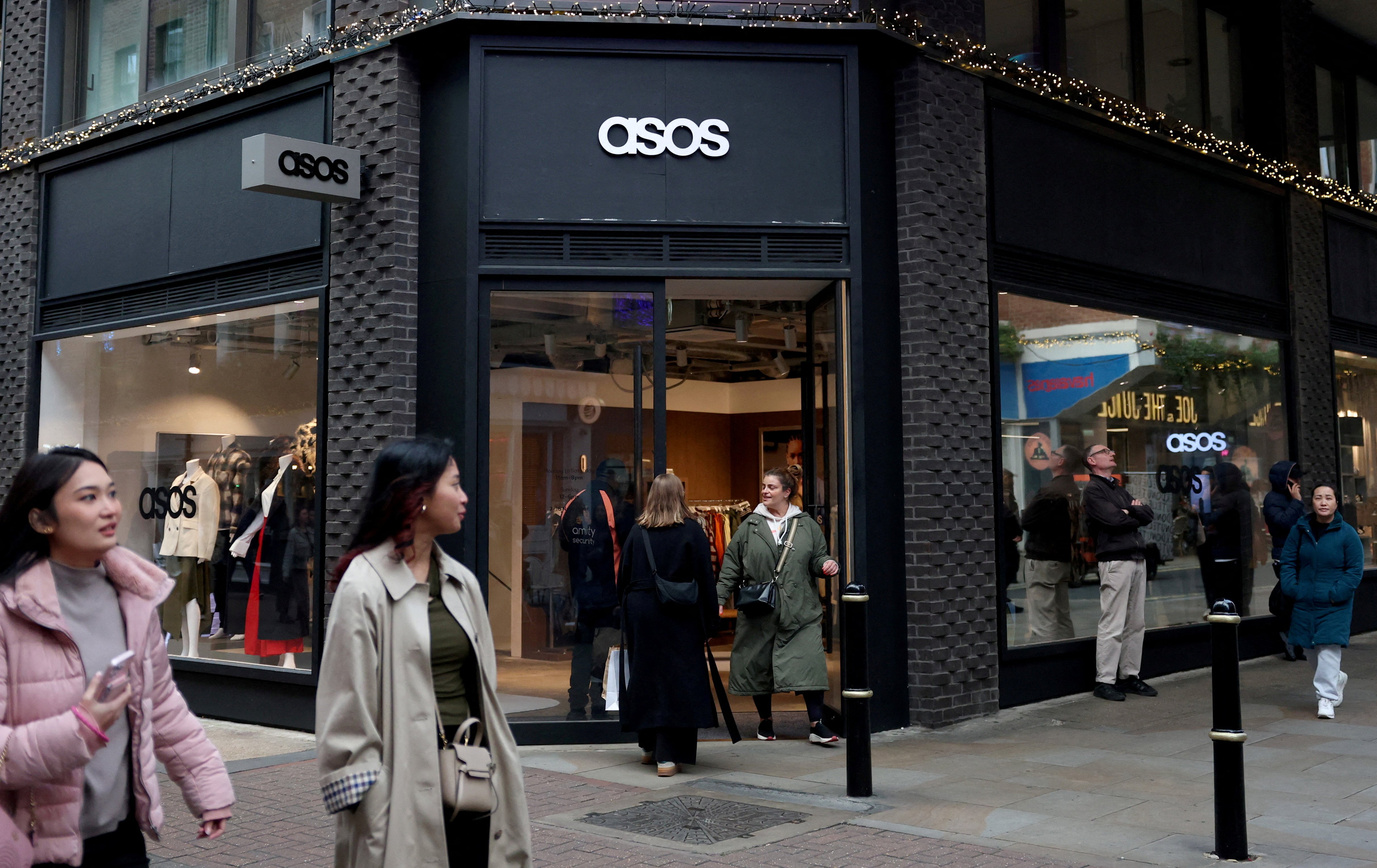 Asos planta cara a Shein y se dispara en Bolsa gracias al impulso de la ropa femenina