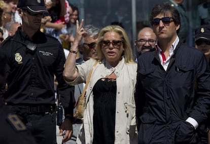 La exesposa del exalcalde de Marbella Julián Muñoz, Maite Zaldívar, a su salida de la Audiencia Provincial de Málaga, tras ser condenada a tres años, tres meses y un día por blanqueo continuado de capitales.