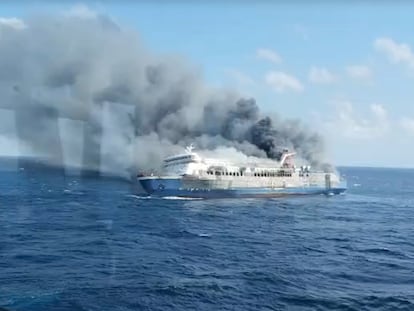 Mueren cinco personas en Indonesia en el incendio de un ferry con más de 200 pasajeros