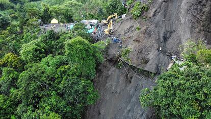 Vista aérea de la zona donde ocurrió el derrumbe de la montaña.