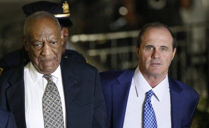 El actor Bill Cosby y su abogado Brian McMonagle, el pasado mes de junio.