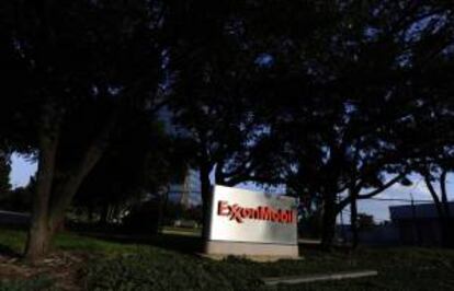 Vista del letrero de la Exxon Mobil en sus oficinas de Dallas, Texas (EEUU). EFE/Archivo