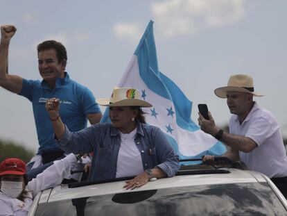 La candidata presidencial del Partido Libertad y Refundación (LIBRE), Xiomara Castro, durante un mítinelectoral en Nacaome, Honduras.