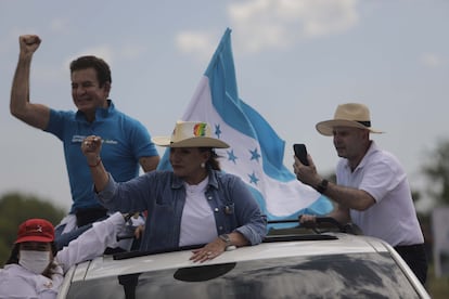 La candidata presidencial del Partido Libertad y Refundación (LIBRE), Xiomara Castro, durante un mítinelectoral en Nacaome, Honduras.