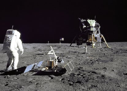 El astronauta 'Buzz' Aldrin camina sobre la superficie lunar durante la misión del 'Apolo 11', el 29 de julio de 1969.
