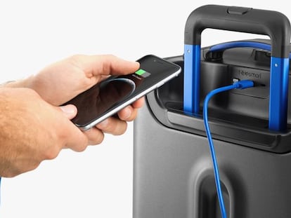 La maleta BlueSmart permite, entre otras cosas, cargar dispositivos móviles.