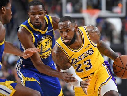 LeBron James intenta superar a Kevin Durant