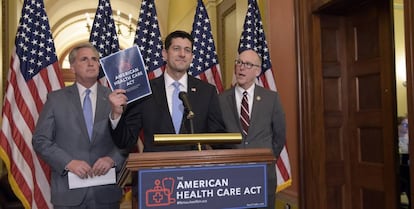 Los republicanos Kevin McCarthy, Paul Ryan y Greg Walden presentan el American Health Care Act.