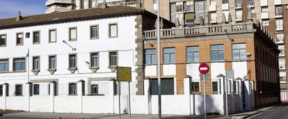Parte trasera del edificio del Servicio de Aduanas de Huelva, por donde sustrajeron la droga.