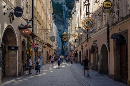 La calle comercial Getreidegasse, en Salzburgo (Austria).