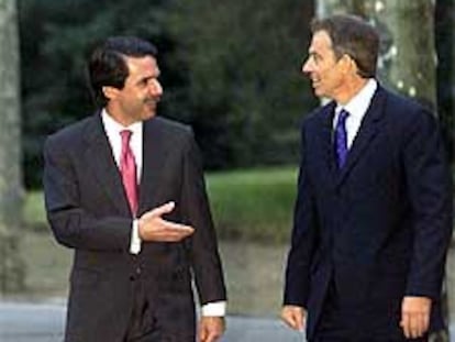José María Aznar y Tony Blair, en La Moncloa en enero de 2003.
