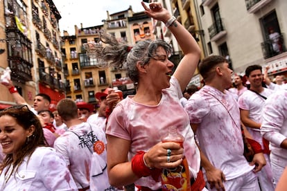  “Bienvenidos a las fiestas más grandes del mundo” es el mensaje que el Ayuntamiento de Pamplona quiere transmitir a quienes lleguen estos días a la ciudad.