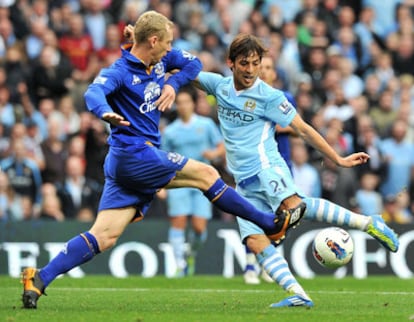 Silva dribbles past Hibbert in Manchester City's victory over Everton last Saturday.