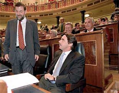 José María Aznar y el vicepresidente primero, Mariano Rajoy, durante el debate.