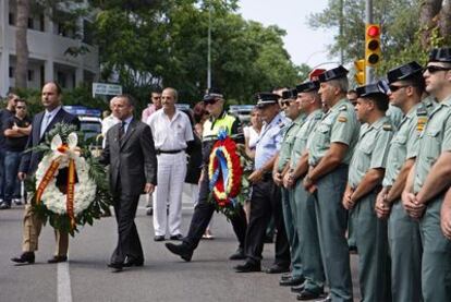 Homenaje celebrado ayer en memoria de los dos guardias civiles asesinados por ETA.