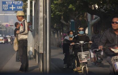 Las calles de Han Dan, en China, en una mañana con altos niveles de contaminación ambiental.  