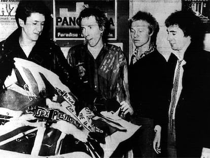 De izquierda a derecha, Johnny Rotten, Glen Matlock, Paul Cook y Steve Jones, componentes del grupo Sex Pistols.