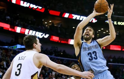 Marc Gasol, ante Cole y Asik.