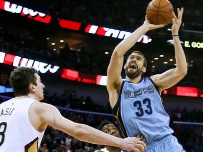 Marc Gasol, ante Cole y Asik.
