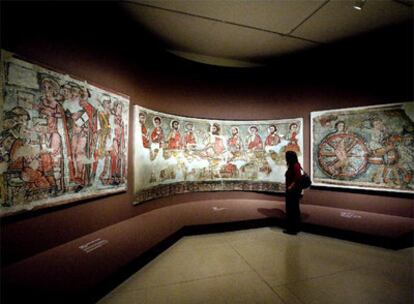 Los tres fragmentos del fresco románico de Santa Catalina de La Seu d&#39;Urgell.