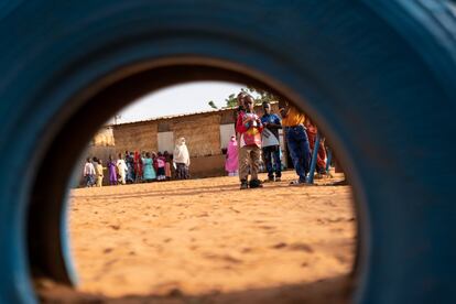 En marzo de este año las escuelas cerraron como parte de las medidas de prevención del gobierno de Níger para tratar de frenar la propagación del coronavirus en las aulas. Según Unicef, casi cuatro millones de niños quedaron fuera de la escuela durante ese periodo.