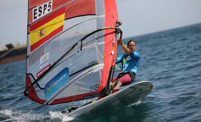 Marina Alabau consiguió la medalla de oro en Londres en 2012 y se prepara ahora para Río. En esta foto navega, durante un entrenamiento, en Algeciras.