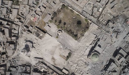 Vista aérea de la destrucción de la mezquita de al-Nuri causada por ISIS.