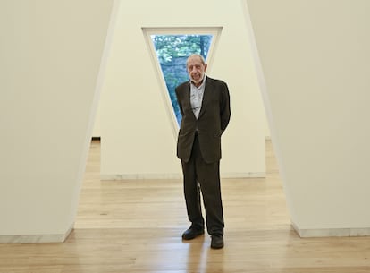 El arquitecto portugués Álvaro Siza, en el edificio que ha diseñado para ampliar el Museo de Arte Contemporáneo de Serralves en Oporto.