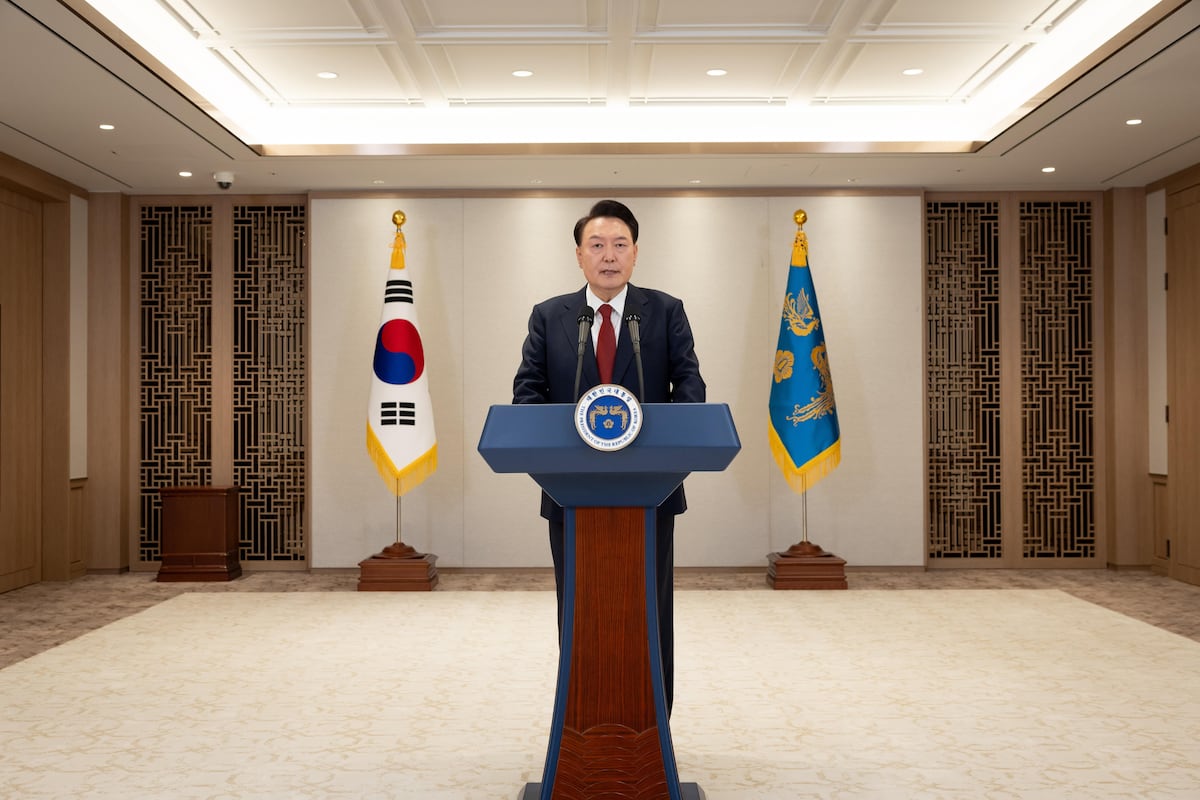 The president of South Korea defends his martial law and assures that he will fight until the end