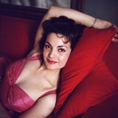 La actriz y cantante Carmen Sevilla retratada en 1957. 