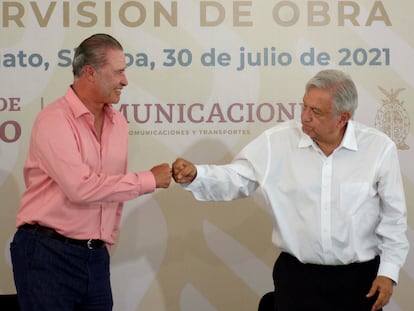 Quirino Ordaz, futuro embajador de México en España, saluda al presidente López Obrador.